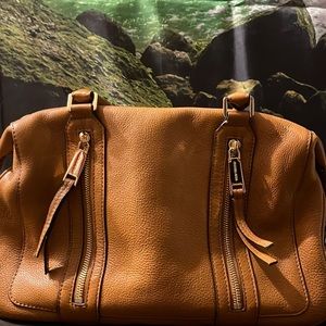 Michael kors authentic women handbag in great condition color tan